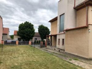 Budova, v ktorej sa apartmán nachádza + 3 fotografie