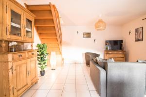 a living room with a couch and a staircase at Nouveau - La Parenthèse in Wingersheim