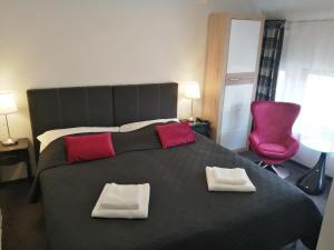 Postel nebo postele na pokoji v ubytování Filsdeger Ház - Central Rooms & Apartmans