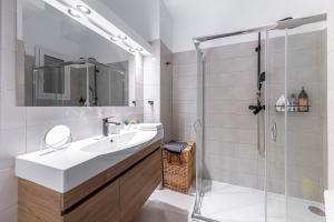 A bathroom at Alopece City Apartment - Kolonaki Még 12 kép