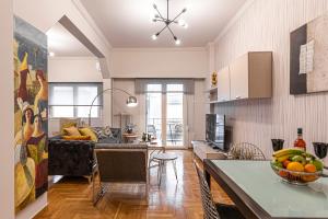 A seating area at Alopece City Apartment - Kolonaki