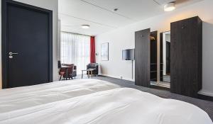Postel nebo postele na pokoji v ubytování Skaga Hotel