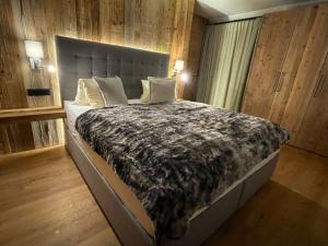 Postel nebo postele na pokoji v ubytování Appartements Lorenzoni, Cafe Konditorei Helmut Lorenzoni