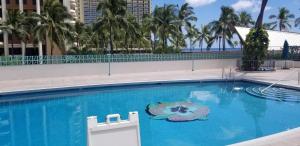 Kolam renang di atau dekat dengan Ilikai Tower 1 Bedroom City View Condos with Private Lanai & Free Wifi!