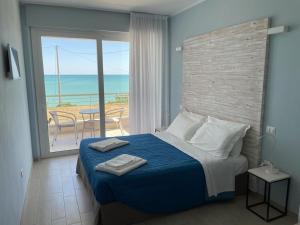 a bedroom with a bed with a view of the ocean at Affittacamere NUMANA VIEW in Numana