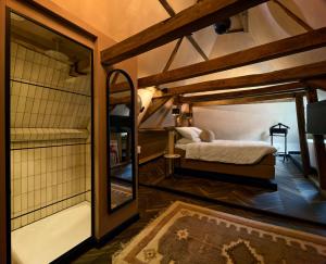 Двухъярусная кровать или двухъярусные кровати в номере Boutique Hotel & Restaurant Frenchie