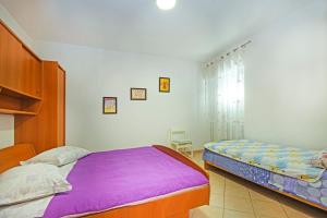 En eller flere senge i et værelse på Apartments Makarska + 60 billeder