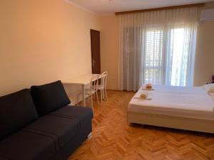 Postel nebo postele na pokoji v ubytování Apartmani Infinity