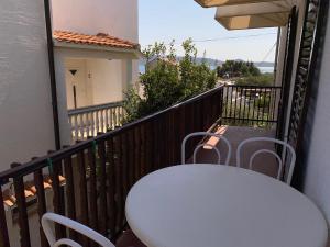 Balkón nebo terasa v ubytování Apartmani Infinity