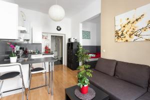 Kuchyňa alebo kuchynka v ubytovaní NEW ShalalaLiving Vienna - Cosy Home Meidlinger Markt KG12