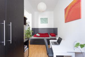 Posteľ alebo postele v izbe v ubytovaní NEW ShalalaLiving Vienna - Cosy Home Meidlinger Markt KG12