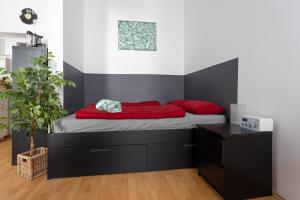 Posteľ alebo postele v izbe v ubytovaní NEW ShalalaLiving Vienna - Cosy Home Meidlinger Markt KG12