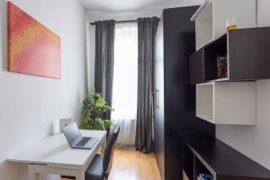 Televízia a/alebo spoločenská miestnosť v ubytovaní NEW ShalalaLiving Vienna - Cosy Home Meidlinger Markt KG12