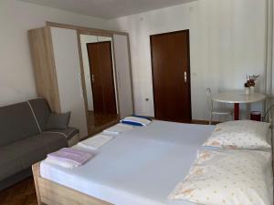 Postel nebo postele na pokoji v ubytování Apartmani Infinity
