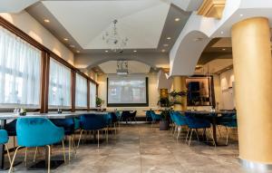 TV a/nebo společenská místnost v ubytování Hotel Shangri-La