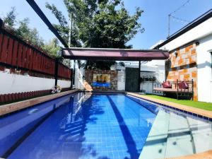 Baseinas apgyvendinimo įstaigoje Namcha Private Pool Villa Huahin 4 Bedrooom With Pool Table BBQ & Karaoke arba netoliese