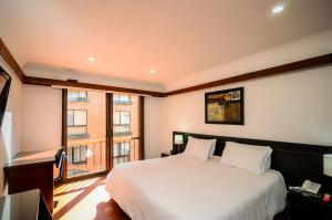 A bed or beds in a room at Travelers Condominio Plenitud