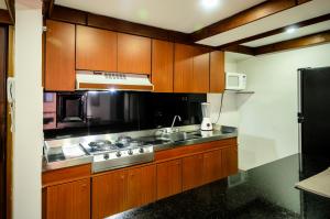 Una cocina o zona de cocina en Travelers Condominio Plenitud