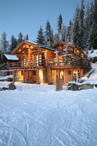 Gallery image of Artsy Luxurious Ski-In-Out-Chalet in Bagnes