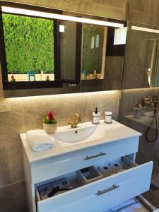 Zdjęcie z galerii obiektu Casa Nueva de Vigo Rural Mos con Jacuzzi y chimenea para ESCAPADA ROMANTICA w mieście Mos