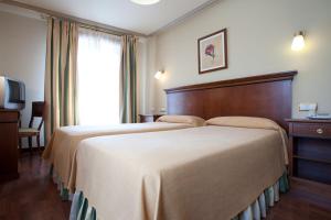 Postel nebo postele na pokoji v ubytování Hotel Azofra