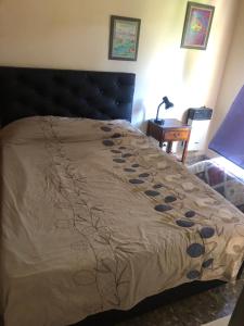 Ένα ή περισσότερα κρεβάτια σε δωμάτιο στο Alquiler de Casa en La Falda