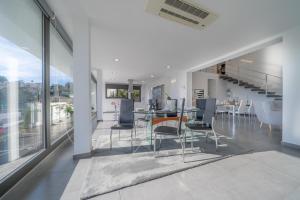 Imagen de la galería de Sunset Lux House - Ideal familias en Zona Residencial & Aircon, en Lloret de Mar