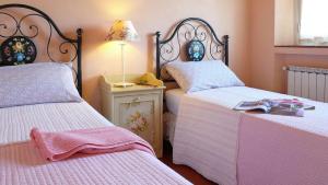 A bed or beds in a room at "encantea" lovely country house