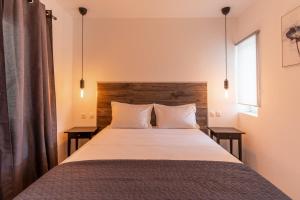 מיטה או מיטות בחדר ב-Veranda 2-Guest Apartment