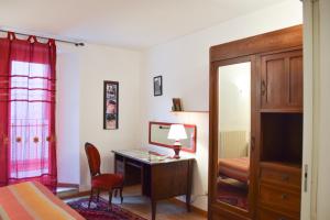 A seating area at Il Nido del Canterino