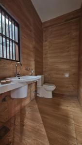 A bathroom at Anama by Queens Mount