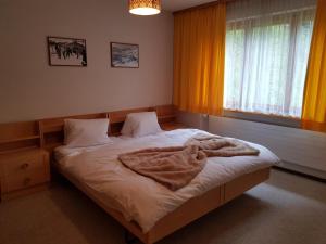 Postel nebo postele na pokoji v ubytování Haus Duranna - Arosa Rocks