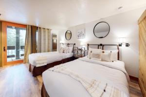 Ένα ή περισσότερα κρεβάτια σε δωμάτιο στο Northstar Village Studio #202