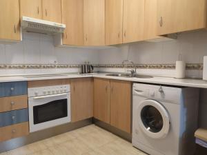 Kuchyňa alebo kuchynka v ubytovaní Apartamento Residencial Puerta Roquetas