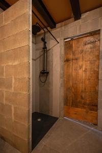 a room with a wooden door and a brick wall at JAT MOUNTAIN HOUSES - Casa Pairal Jarca - dúplex - a 1 km de Canillo in Canillo