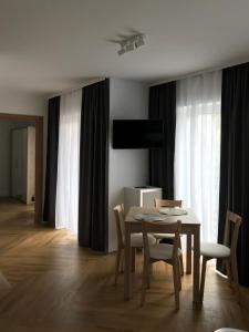 Televízia a/alebo spoločenská miestnosť v ubytovaní Apartamenty Julia APARTAMENTY OZONOWANE
