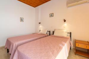 A bed or beds in a room at Villa Katina