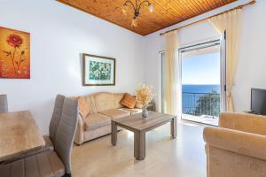 A seating area at Villa Katina