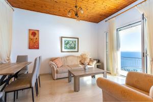 A seating area at Villa Katina