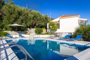 The swimming pool at or close to Villa Katina