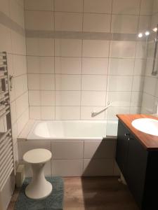 a bathroom with a tub and a toilet and a sink at Appartement classé 3 étoiles SAINT-LARY in Saint-Lary-Soulan