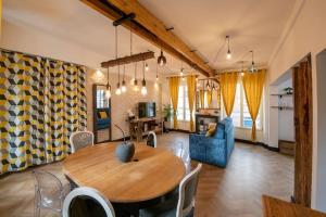 Posezení v ubytování La Suite de Chantilly - Appartement de 80m2 avec Jacuzzi privé !