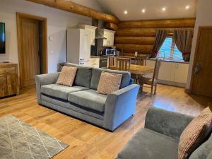 Kuchyň nebo kuchyňský kout v ubytování Ewes Water Log Cabins