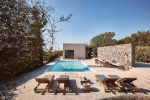 Bazén v ubytování Aegina Retreat nebo v jeho okolí