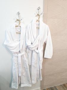 Fotografie z fotogalerie ubytování La Chambre des Secrets by Leslodgespa - Escapade romantique proche de Bâle avec terrasse privée v destinaci Hésingue