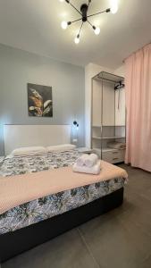 Tempat tidur dalam kamar di GUEST HOUSE KINGA CAVOUR