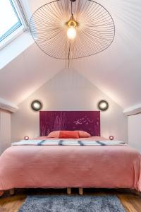 מיטה או מיטות בחדר ב-LoveSparadise - Suite L'élixir