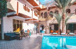 Bazén v ubytování Dahab Plaza Hotel nebo v jeho okolí