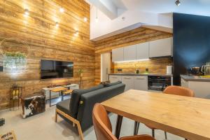 Televízia a/alebo spoločenská miestnosť v ubytovaní Golden Apartments Mountain Aparts