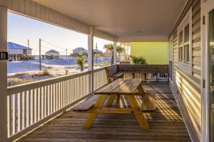 En balkon eller terrasse på Life's a Beach